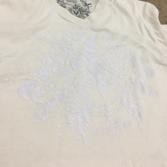 Express V-Neck - Picture 2 of 7