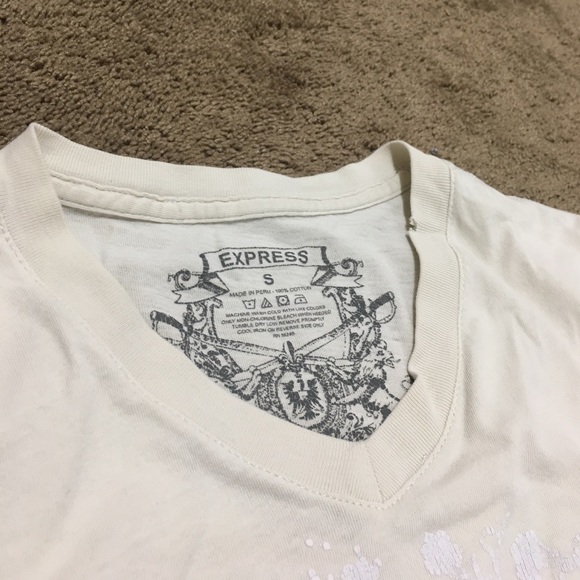 Express V-Neck - Picture 3 of 7