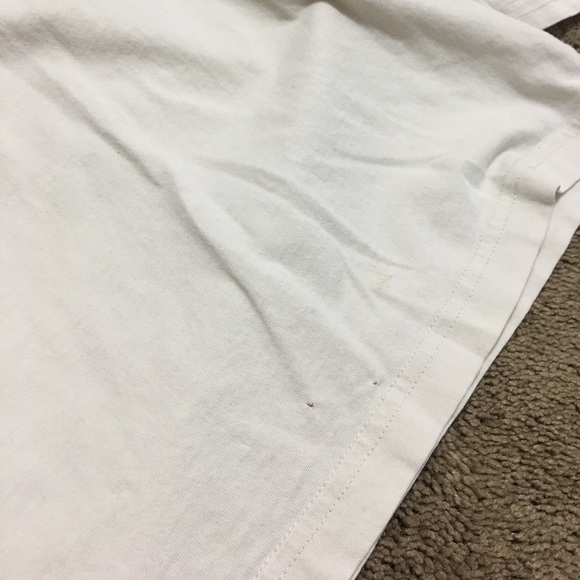 Express V-Neck - Picture 6 of 7