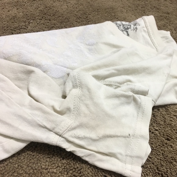 Express V-Neck - Picture 7 of 7