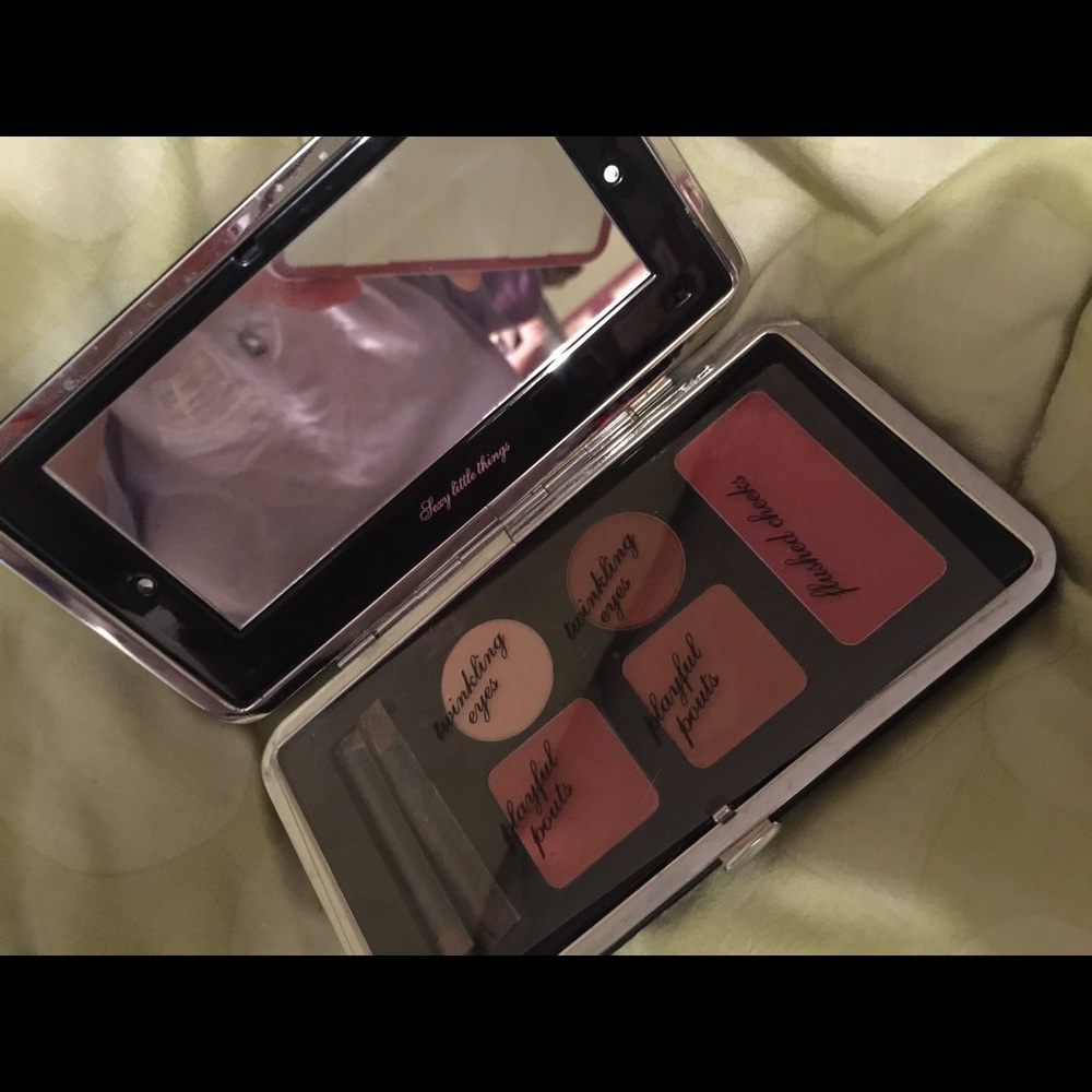 Victoria's Secret makeup lighted mirror compact