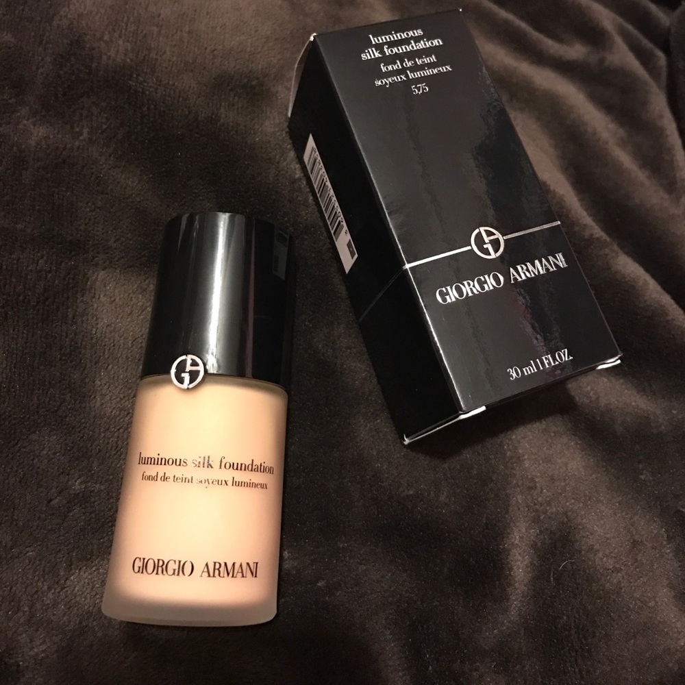 Giorgio Armani Luminous Silk foundation