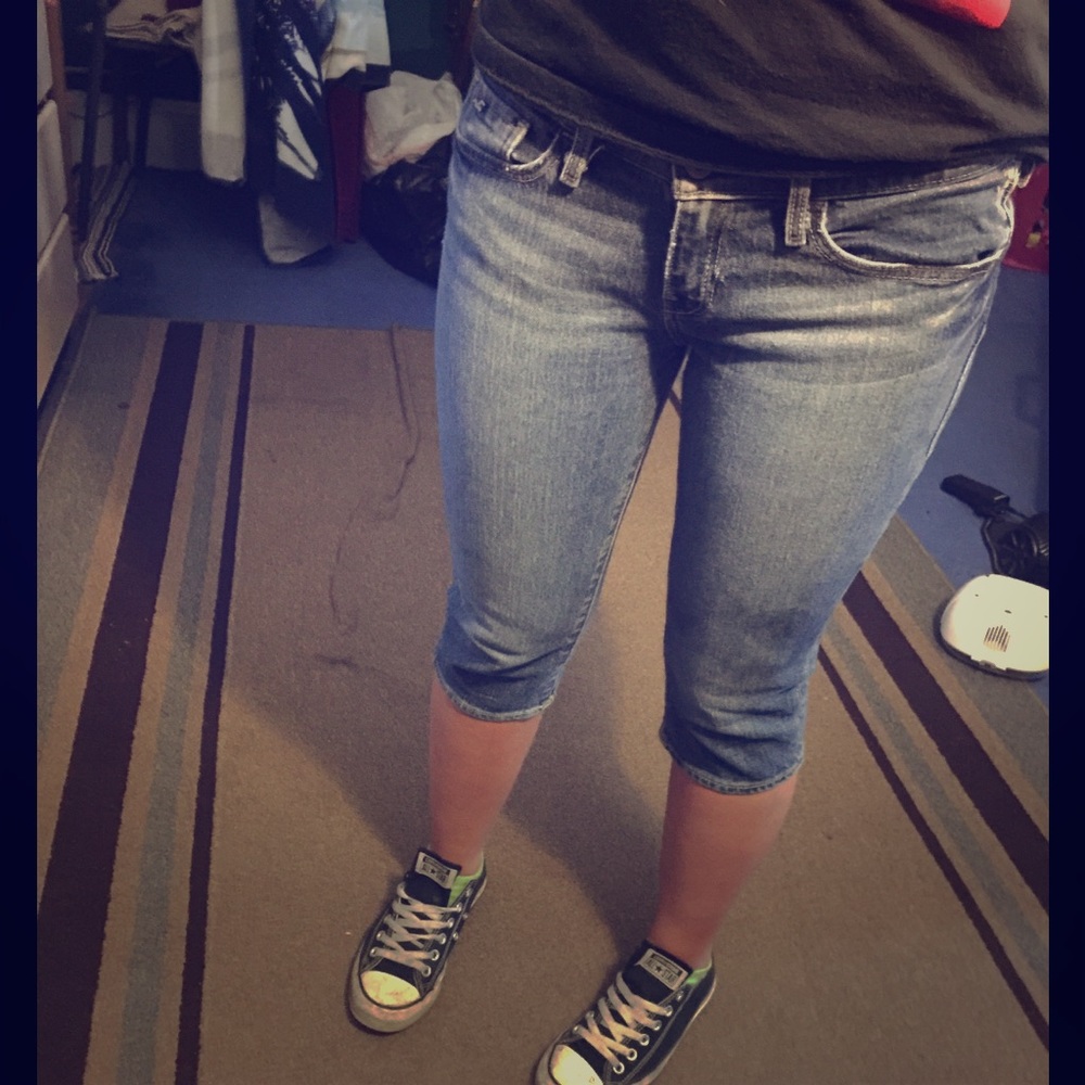 Hollister Capris size 3