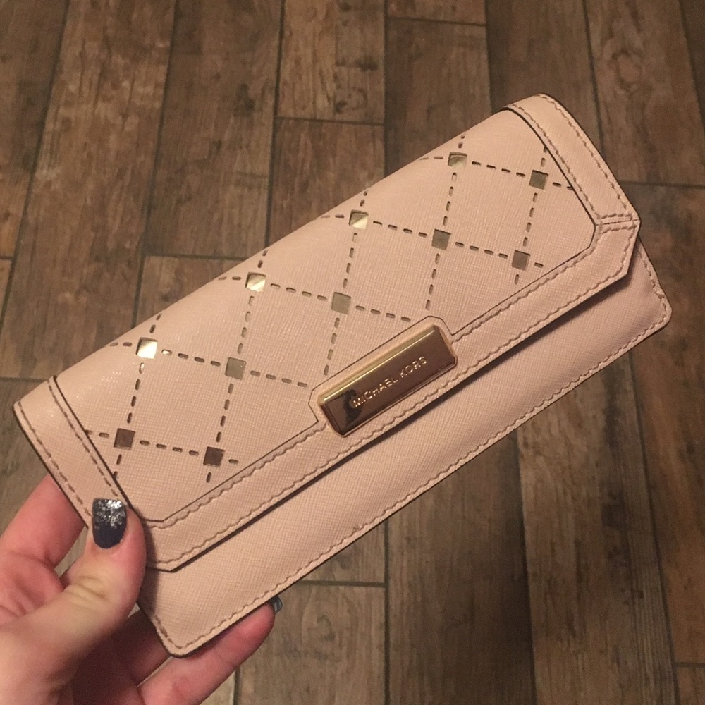 Michael Kors Ava Perforated clutch!