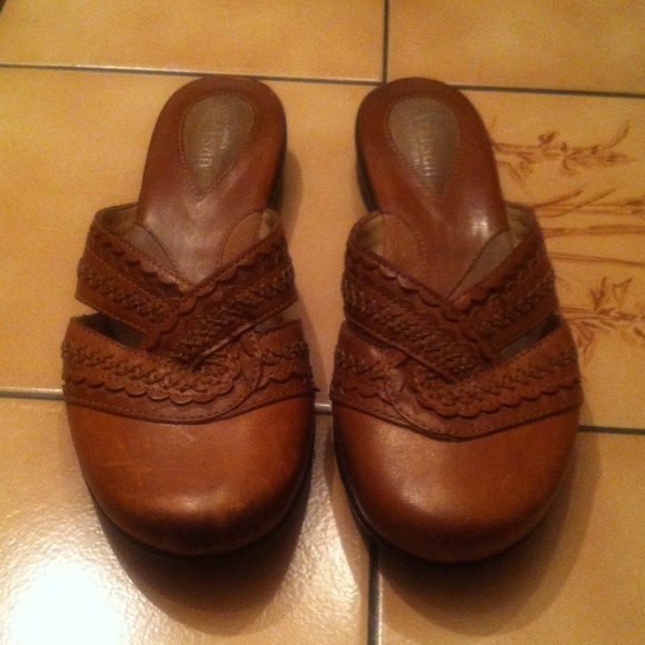 Cute Honey Brown Woven Accent Slip on Mules - Picture 2 of 4