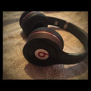 Wireless Beats by Dr Dre