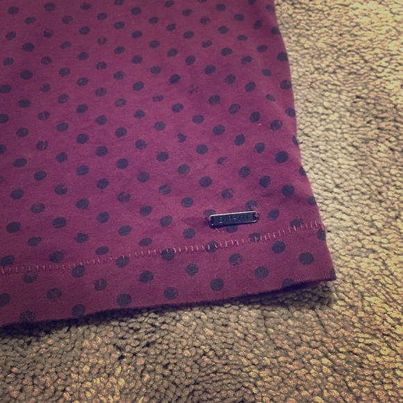 Express V-neck Tee - Picture 3 of 4