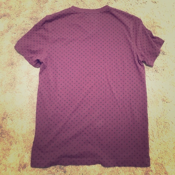 Express V-neck Tee - Picture 4 of 4
