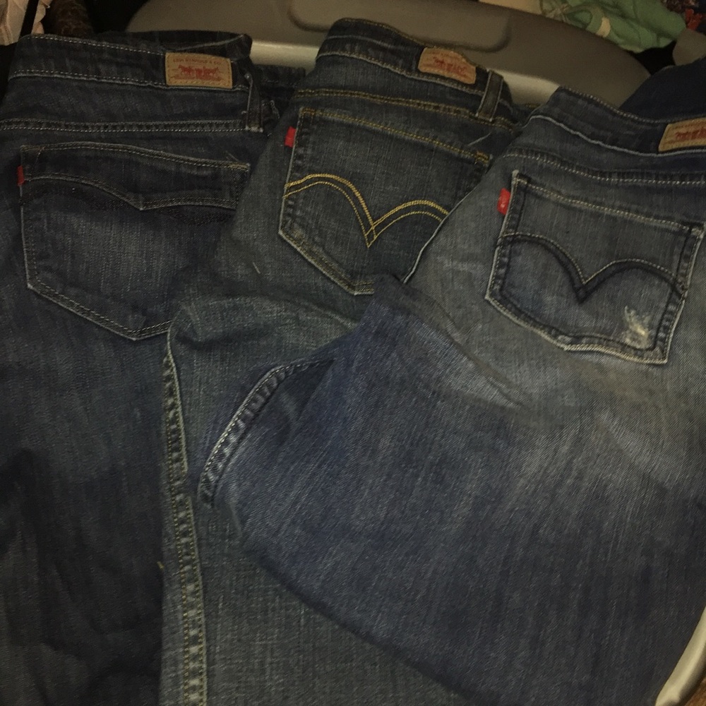 Women's Levi jeans