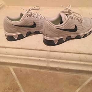Nike tailwind 6 size 7 max air