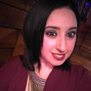 Meet your Posher, Elizabeth