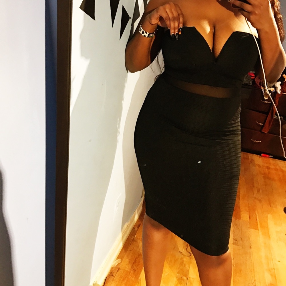 Sweetheart strapless mesh midi dress