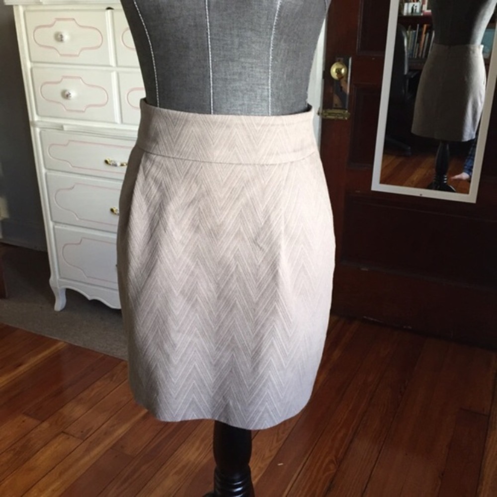 EUC Trina Turk Beige Chevron Skirt Size 4.