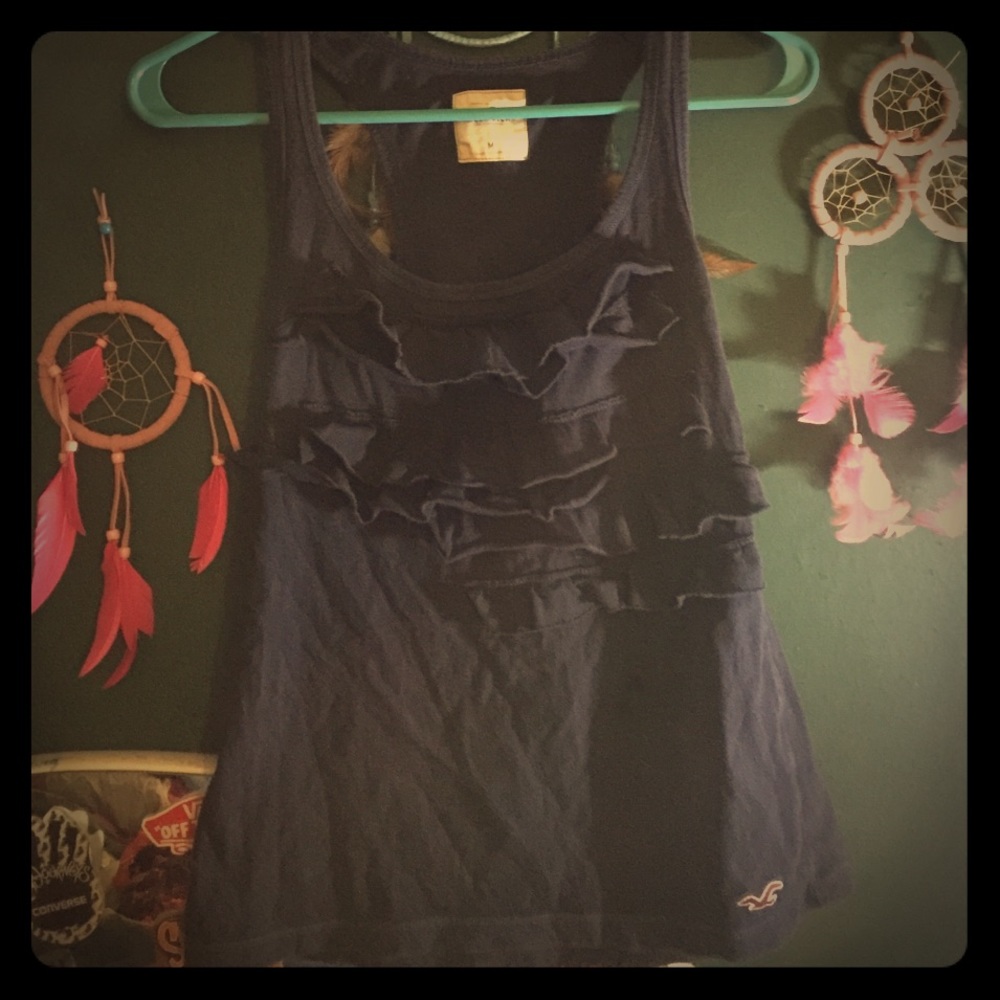 4️⃣for $15*️⃣Hollister M ruffled tank top!