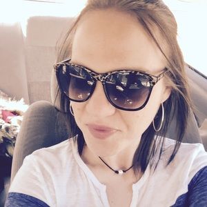 Meet your Posher, Carey