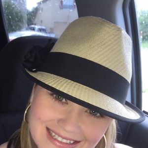 Meet your Posher, Candice