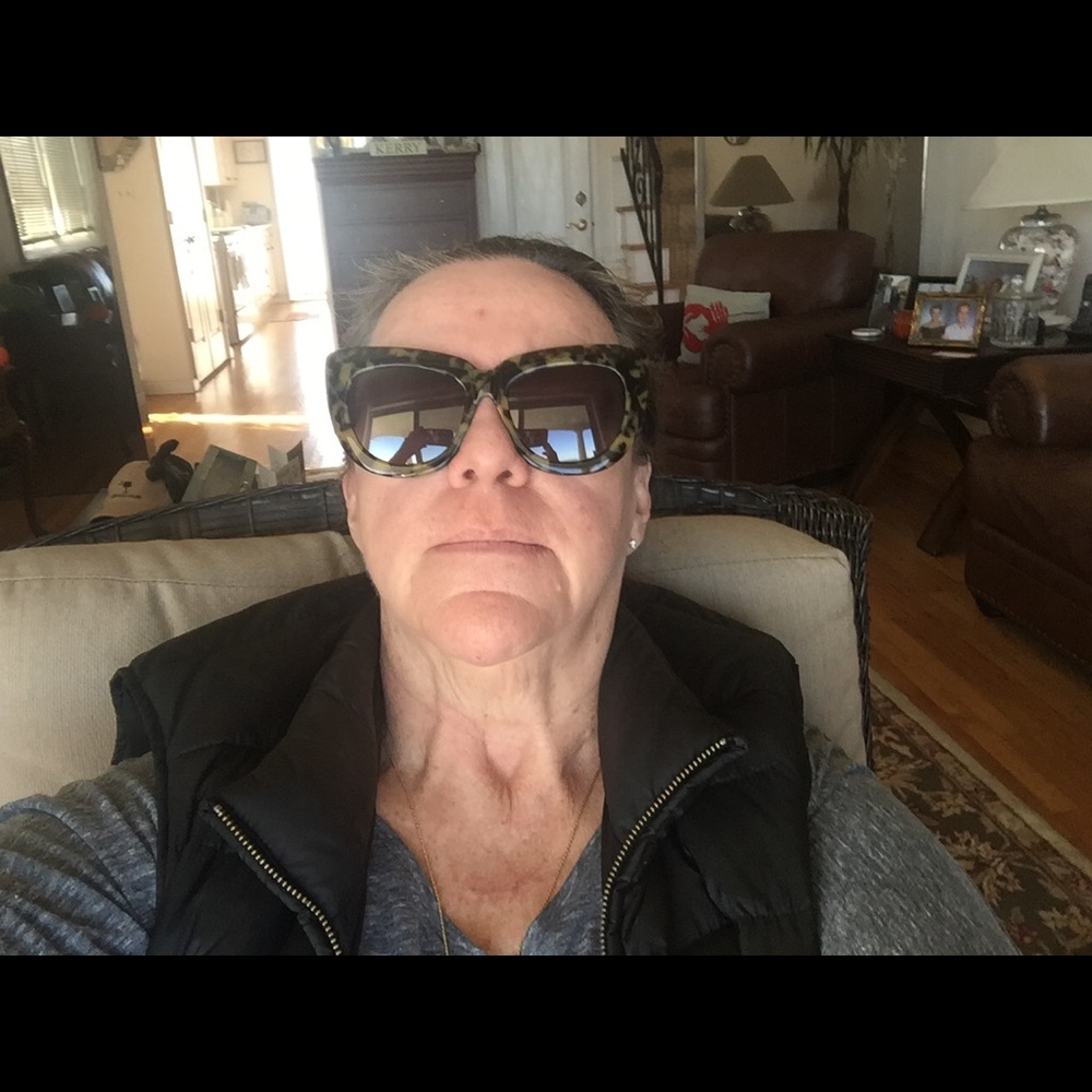 Meet your Posher, Nora