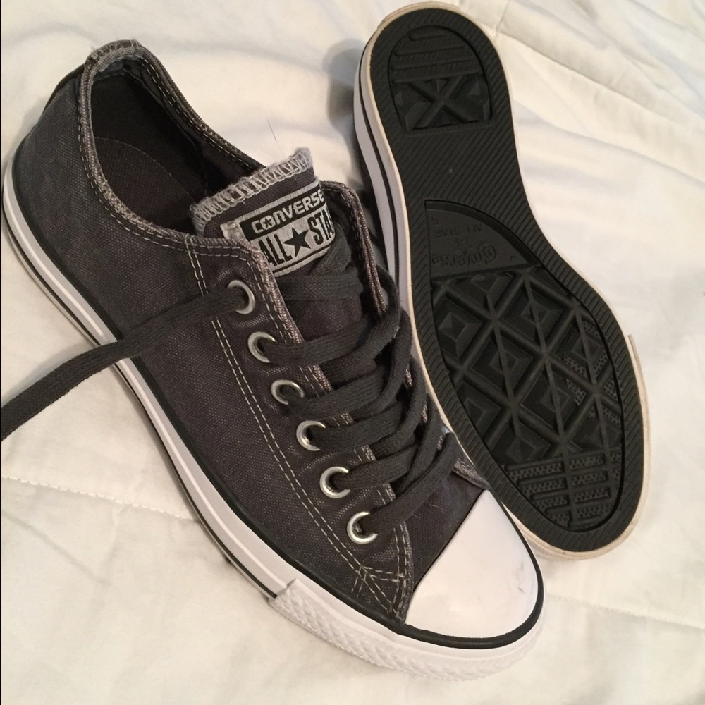 Vintage black converse -women's 7 men's 5