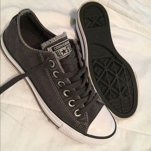 Vintage black converse -women's 7 men's 5