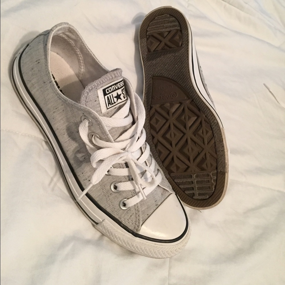 Converse. Women's 7 men's 5
