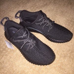 Black Pirates Yeezy Boost 350 w Box
