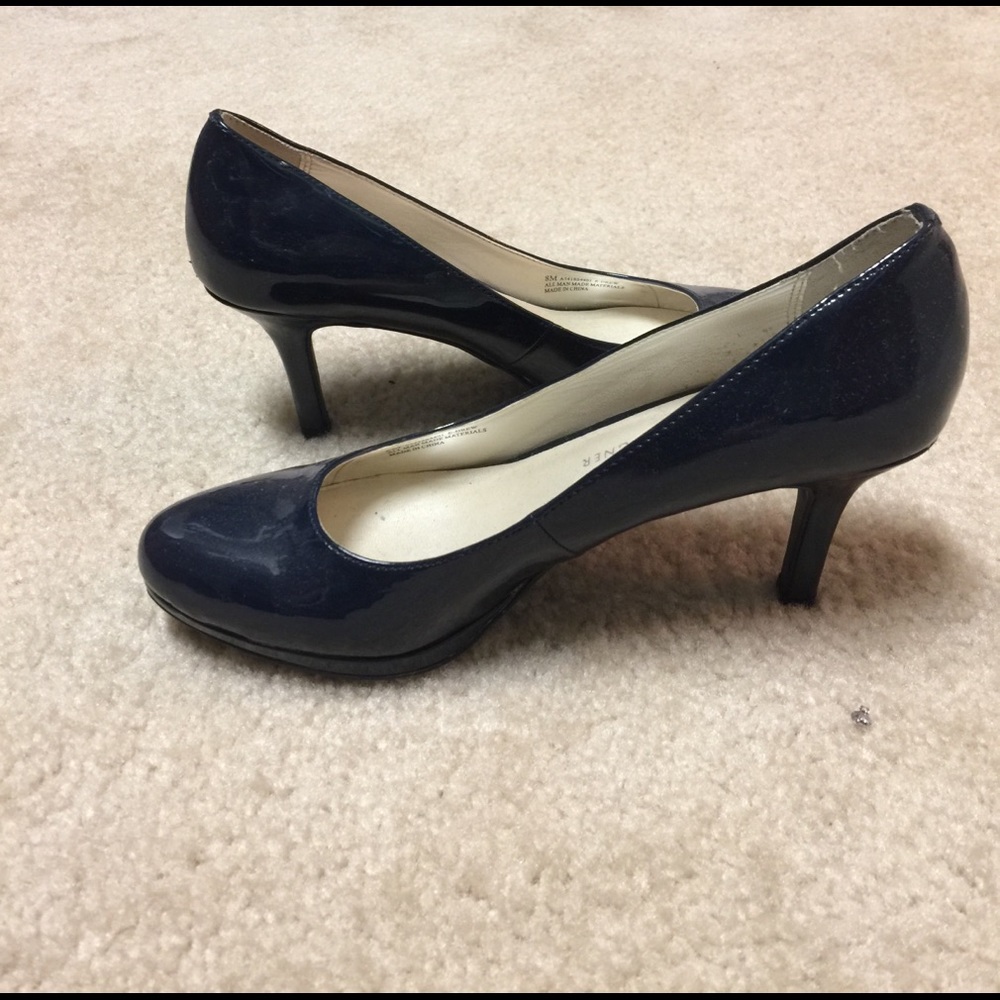 Navy blue Etiennne Aigner pumps