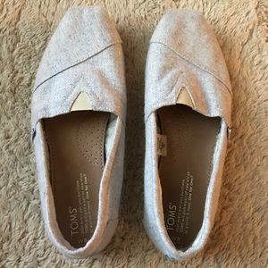 TOMS light gray with fuzzy insides.