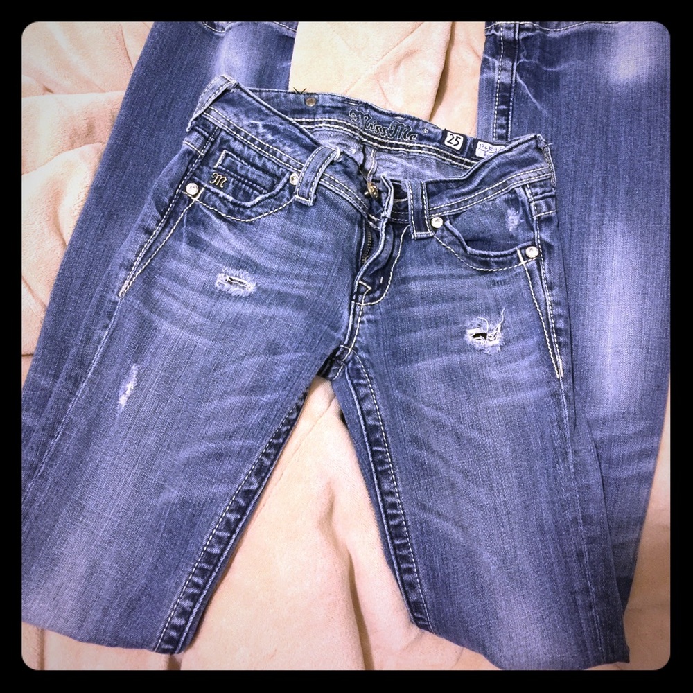♥️Cute Distressed Miss Me Jeans♥️