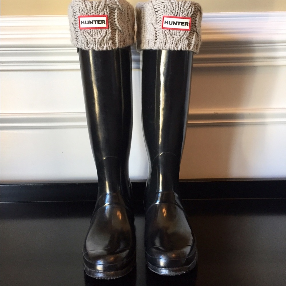 Gently worn black Hunter rain boots. Sz 8.