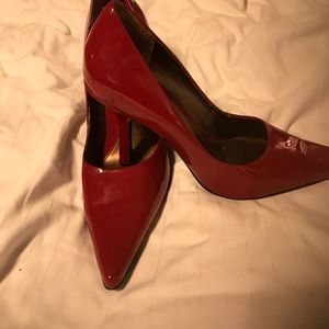 Patent leather pointed toe pumps