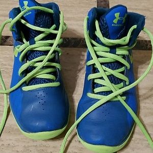 Boys KD basketball sneakers Sz 1