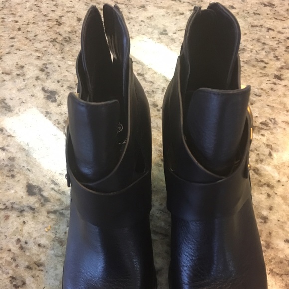 EEEUC Isola Ladora Split Shank Black Booties 9.5 - Picture 2 of 5