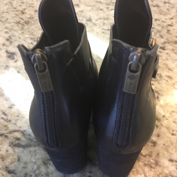 EEEUC Isola Ladora Split Shank Black Booties 9.5 - Picture 4 of 5