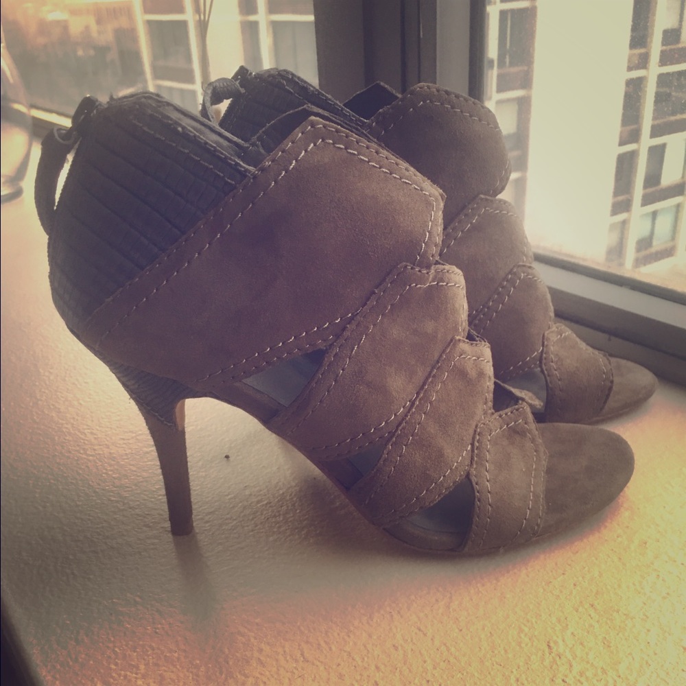 Max Studio open toed suede/leather heels •6.5•