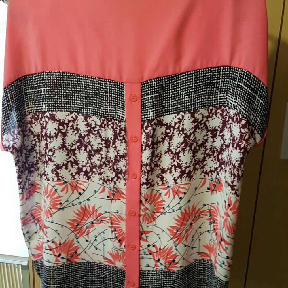Gorgeous Spring Blouse - Picture 2 of 3