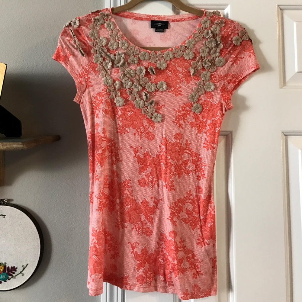 Deletta lace printed shirt with crochet flowers.