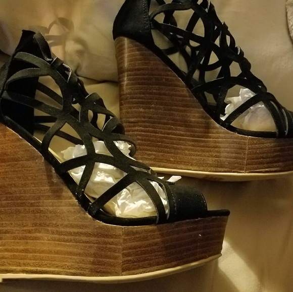 SOLD $30 - Shoes black strappy US 8.5M Suede - Picture 5 of 8