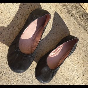 Vince Camuto Black flats