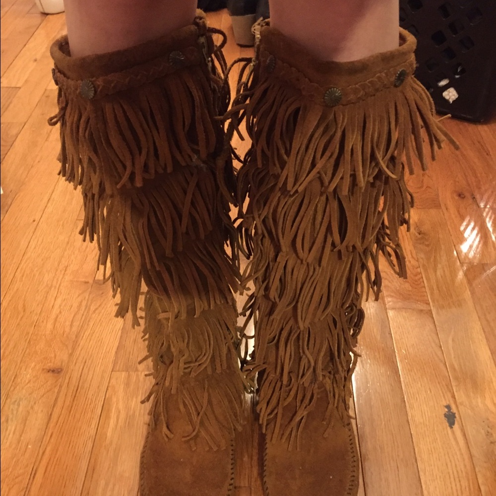 Minnetonka moccasin boots