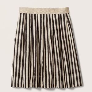 Lift skirt with pockets