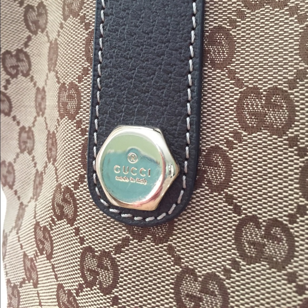 Gucci over the shoulder purse - Picture 3 of 8