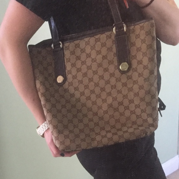 Gucci over the shoulder purse - Picture 2 of 8