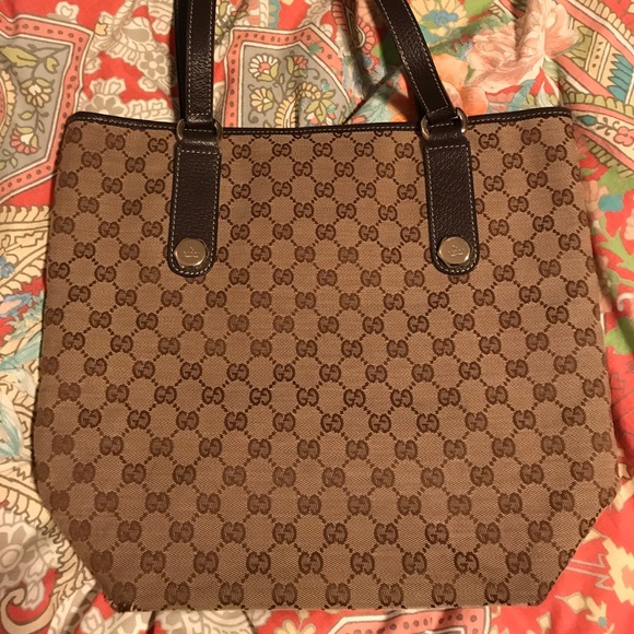 Gucci over the shoulder purse - Picture 8 of 8