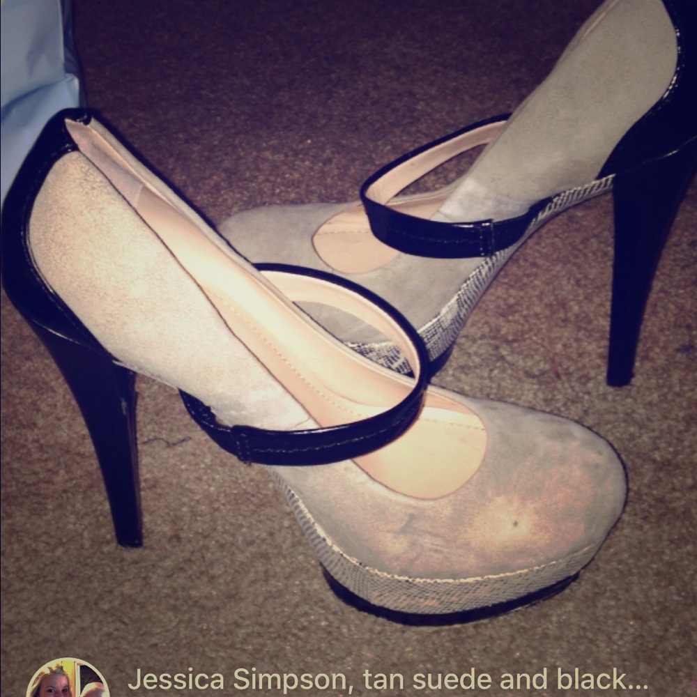 Jessica Simpson nude, black heels