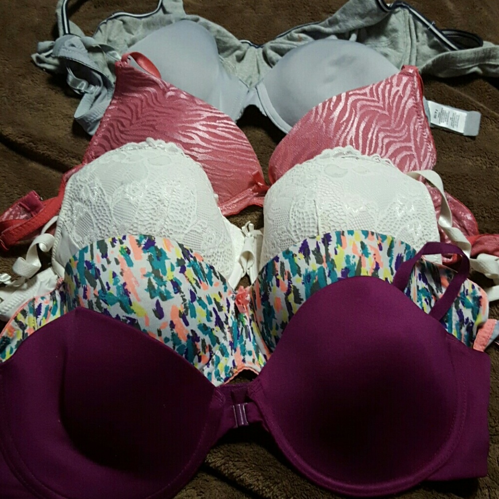 10 gentlly used bras.. has a lot of life life.