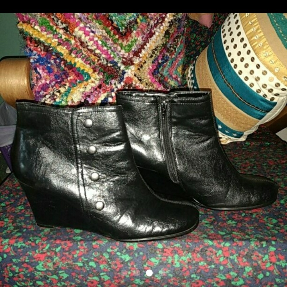 Size10 zipped wedges