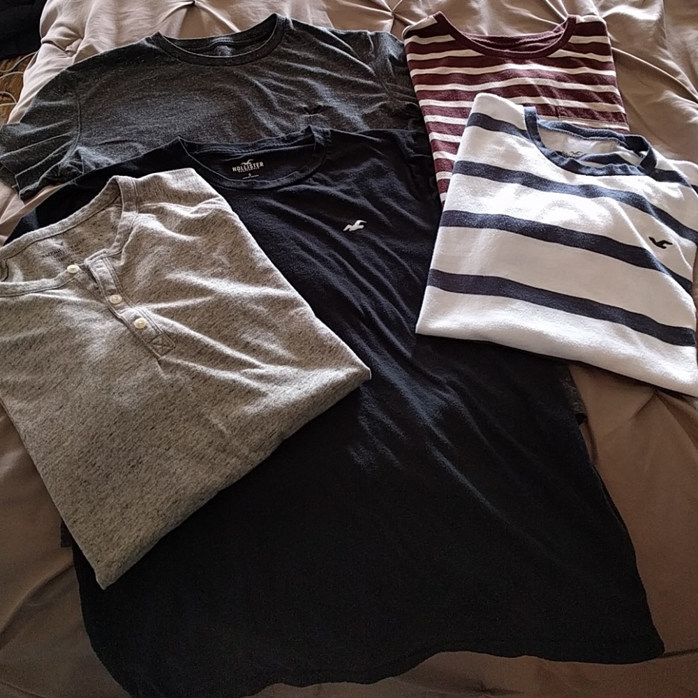 5 Hollister and American Eagle t-shirts