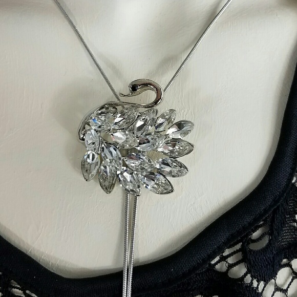 Jewelry - Swarovski elements swan