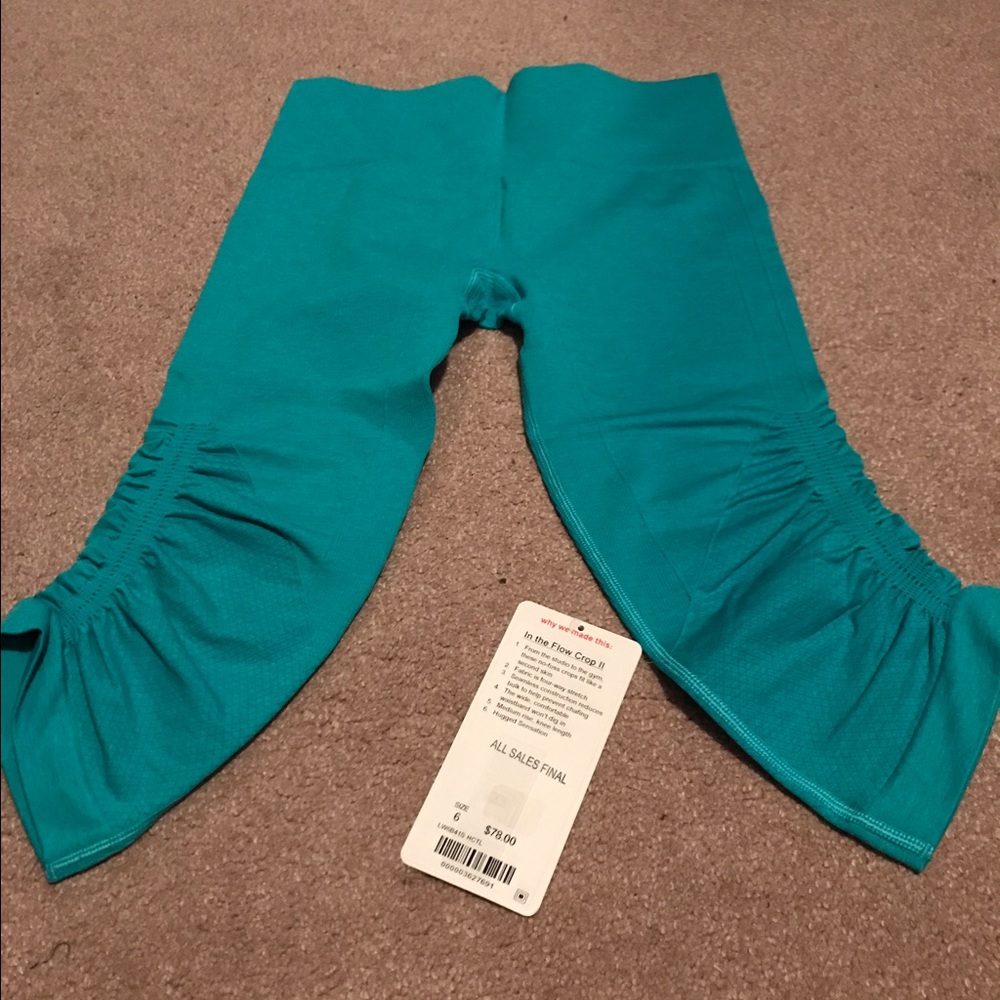 Lululemon in the flow crop II