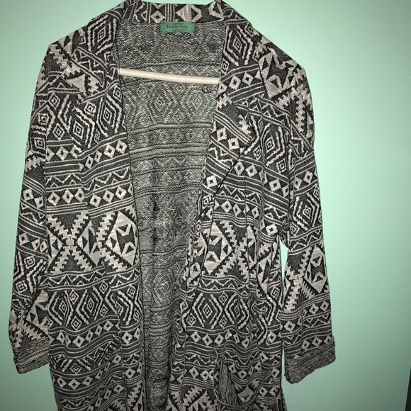 Beautiful patterned sweater - Picture 1 of 2